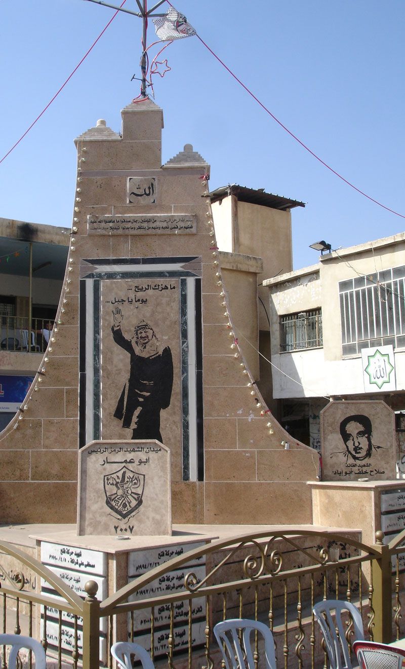 Memorial in the Al-Jalazon camp