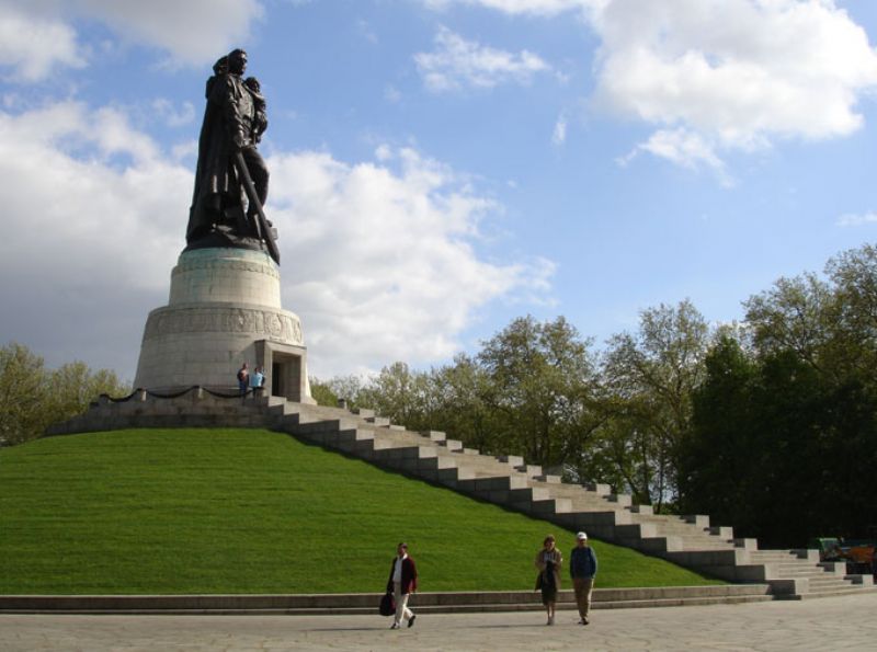 Sowjetisches Ehrenmal in Treptower Park, Berlin (Soviet War Memorial)
