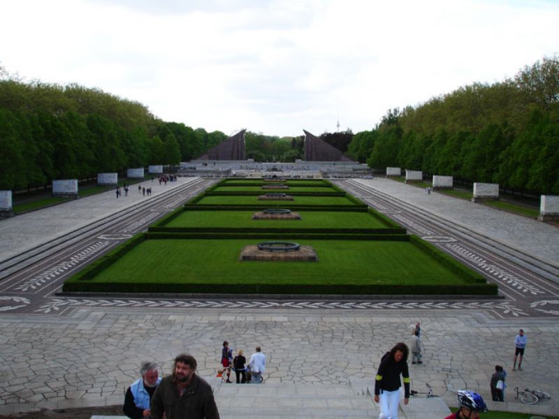 Sowjetisches Ehrenmal in Treptower Park, Berlin (Soviet War Memorial)